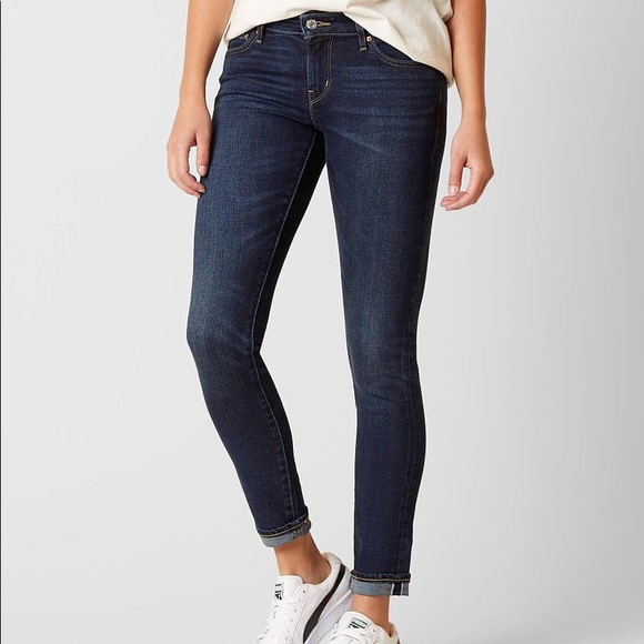 NWT Levi’s! Never been worn. Medium wash. Size 26. - Picture 1 of 5